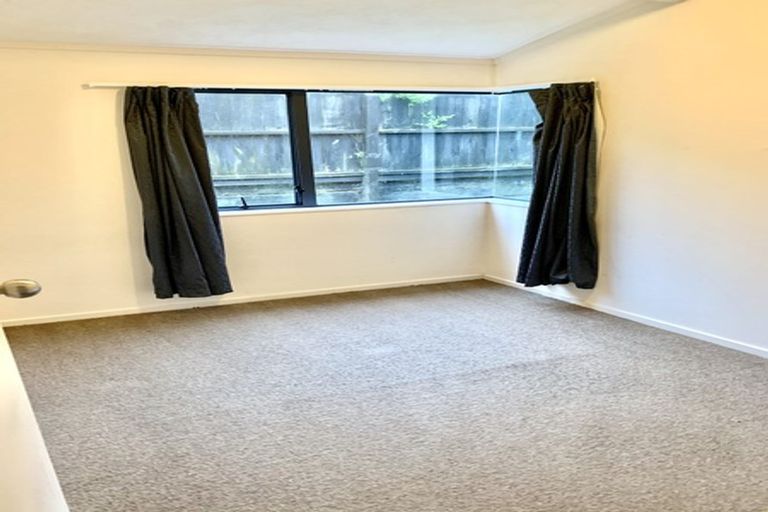 Photo of property in 5 Peter Button Place, Johnsonville, Wellington, 6037