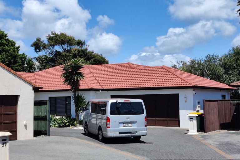 Photo of property in 35 Seneca Court, Golflands, Auckland, 2013