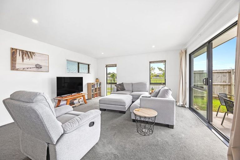 Photo of property in 1 Robalan Close, Halswell, Christchurch, 8025