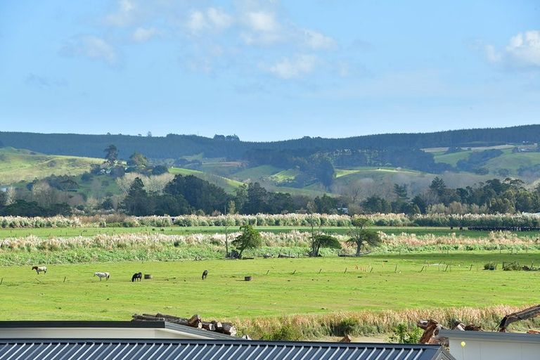 Photo of property in 16 Taupata Lane, Helensville, 0800