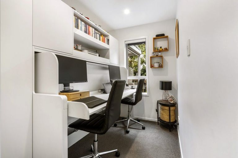 Photo of property in 4/22 North Avenue, Narrow Neck, Auckland, 0624