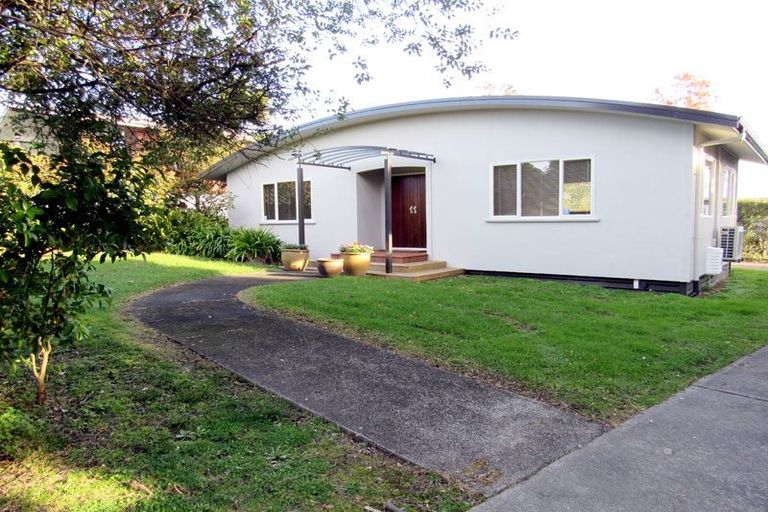 Photo of property in 1070 Beach Road, Torbay, Auckland, 0630