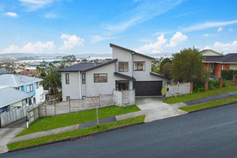 Photo of property in 11 Matisse Drive, West Harbour, Auckland, 0618