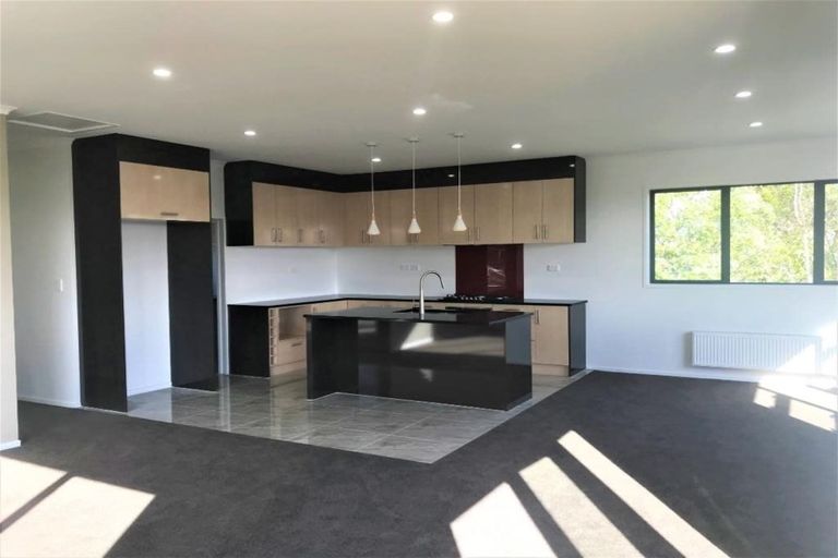 Photo of property in 10 Arataki Way, Glen Eden, Auckland, 0602