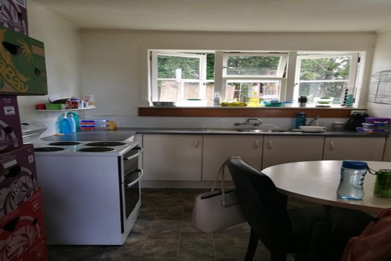 Photo of property in 43 Sunnyside Road, Sunnyvale, Auckland, 0612