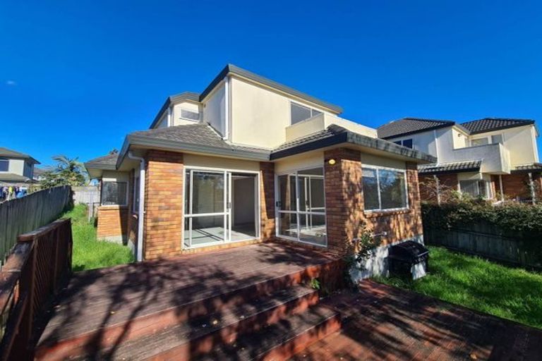 Photo of property in 2 Birchlea Rise, Goodwood Heights, Auckland, 2105
