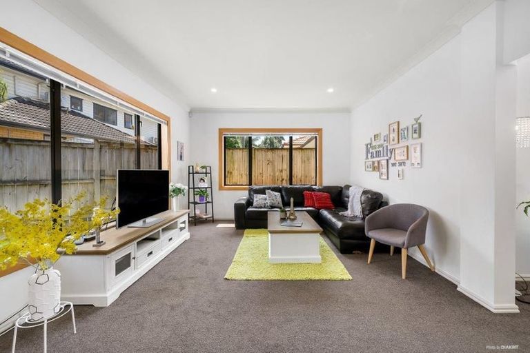 Photo of property in 5 Sayes Close, East Tamaki, Auckland, 2013
