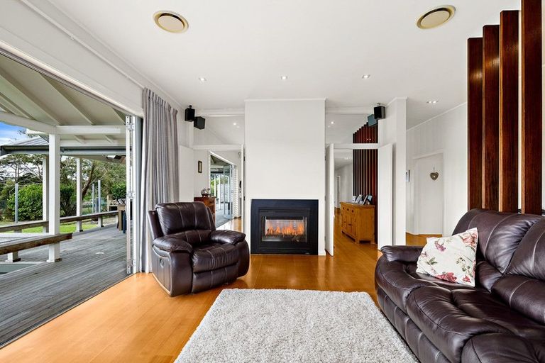 Photo of property in 53 Motu Road, Kumeu, 0891