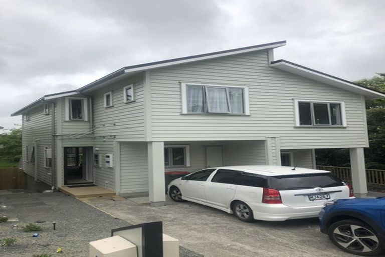 Photo of property in 2/4 John Jennings Drive, Oteha, Auckland, 0632
