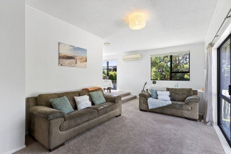 Photo of property in 15 Abilene Crescent, Churton Park, Wellington, 6037