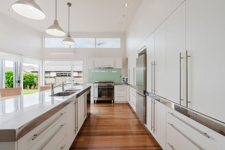 Photo of property in 92 Saint James Drive, Huntington, Hamilton, 3210