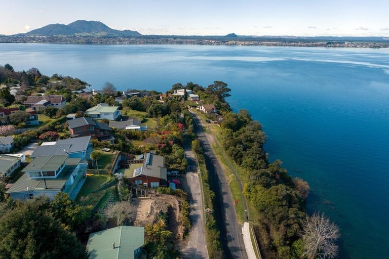 Photo of property in 828 Wily Terrace, Acacia Bay, Taupo, 3330