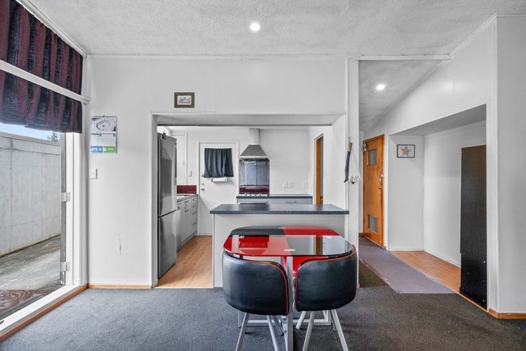 Photo of property in 35 Beaubank Road, Kelston, Auckland, 0602