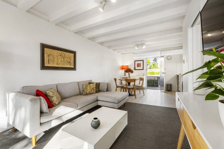 Photo of property in 3/73 Princes Street, Northcote Point, Auckland, 0627