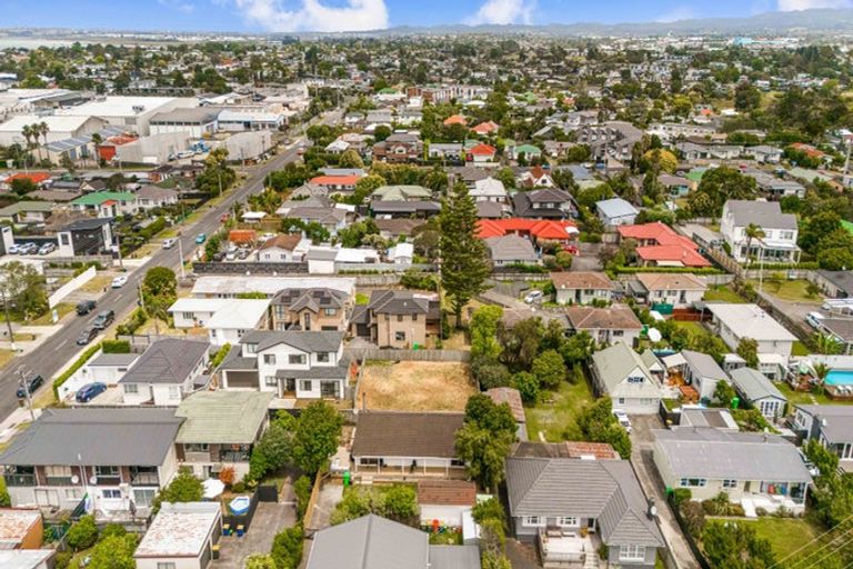 Photo of property in 742b Te Atatu Road, Te Atatu Peninsula, Auckland, 0610
