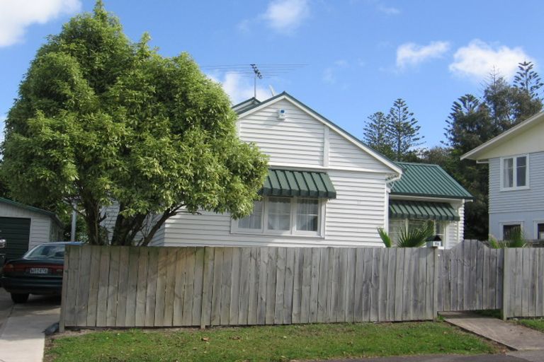 Photo of property in 1b Sarona Avenue, Glen Eden, Auckland, 0602