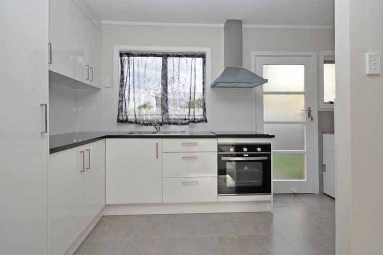 Photo of property in 2/24 Robertson Road, Favona, Auckland, 2024