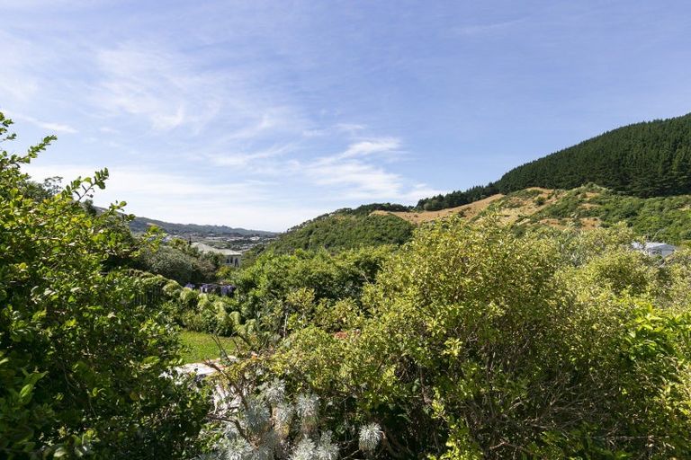 Photo of property in 44 Raroa Terrace, Tawa, Wellington, 5028