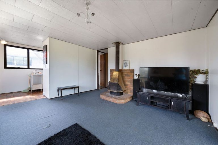 Photo of property in 1/88 Parrs Cross Road, Henderson, Auckland, 0612