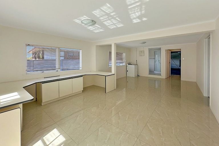 Photo of property in 58 Knightsbridge Drive, Forrest Hill, Auckland, 0620