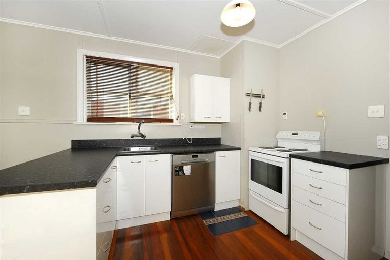 Photo of property in 28 Avro Crescent, Hornby, Christchurch, 8042