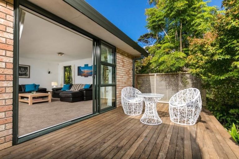 Photo of property in 29 Almond Grove, Greenhithe, Auckland, 0632