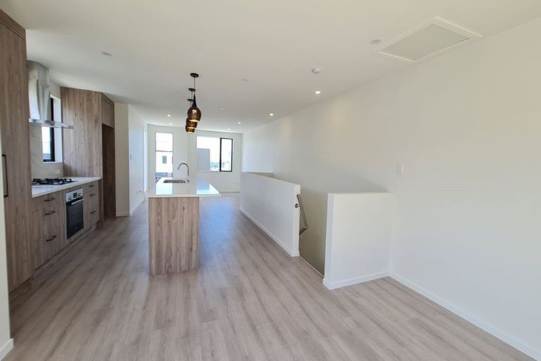 Photo of property in 20b Crestview Rise, Papakura, 2110