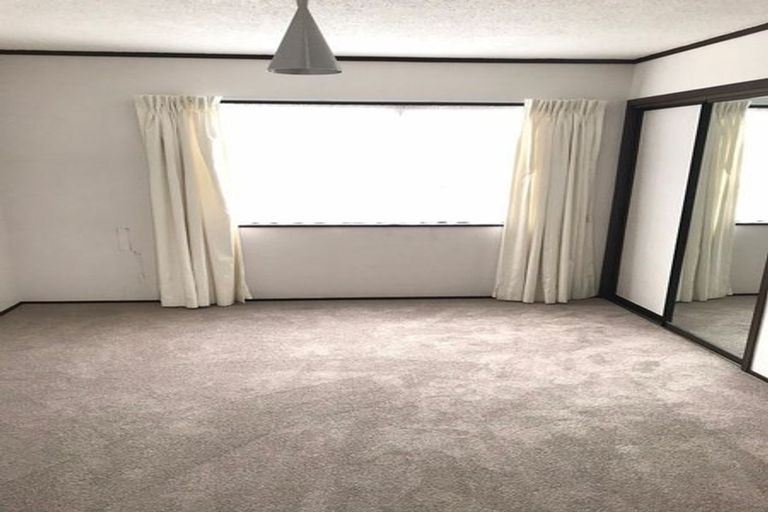 Photo of property in 2/5 Kegworth Place, Browns Bay, Auckland, 0630