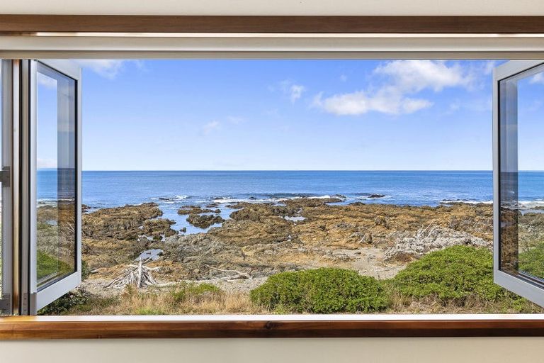 Photo of property in 441 The Esplanade, Island Bay, Wellington, 6023