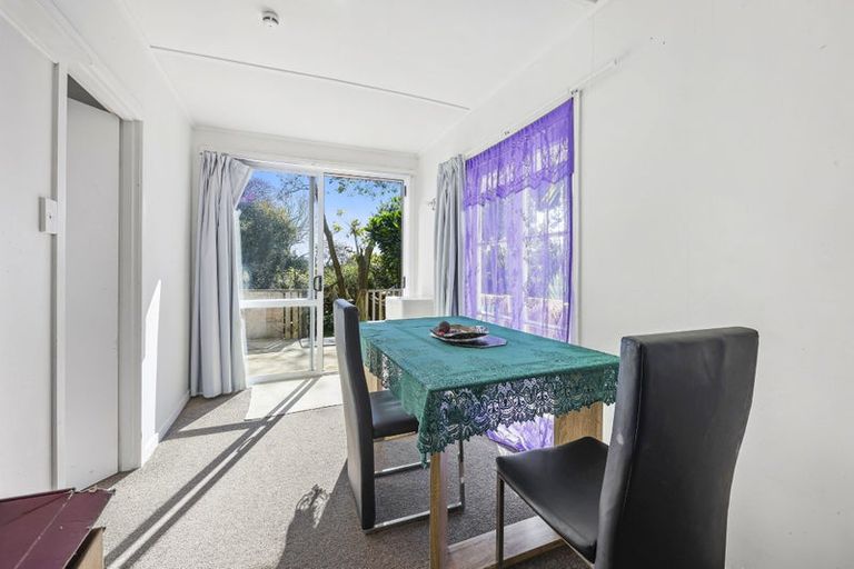 Photo of property in 16 Parrs Cross Road, Henderson, Auckland, 0612