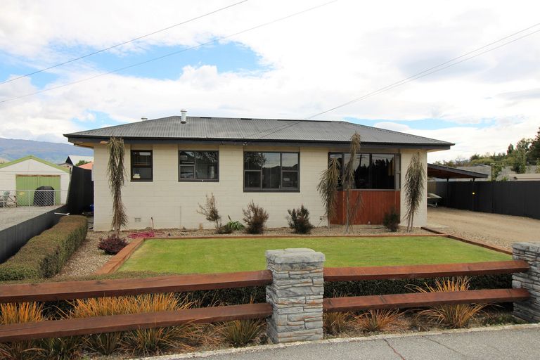 Photo of property in 8 Winston Place, Alexandra, 9320
