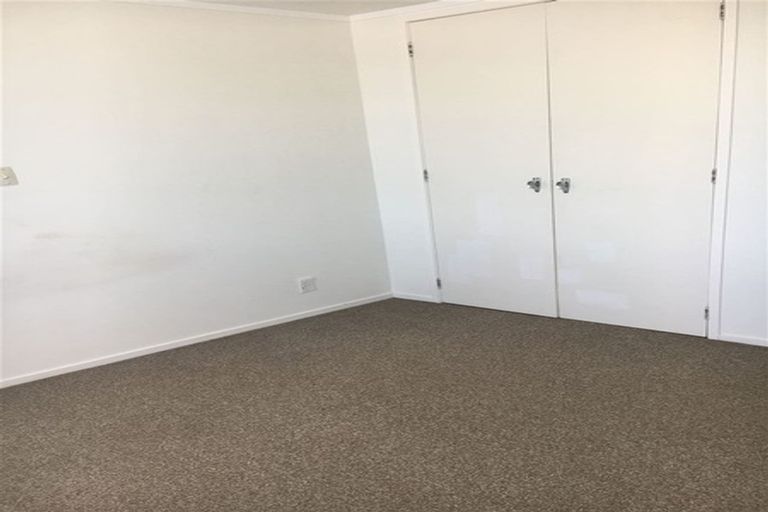 Photo of property in 28 Rena Place, West Harbour, Auckland, 0618