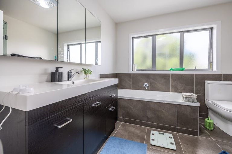 Photo of property in 61b Margan Avenue, New Lynn, Auckland, 0600