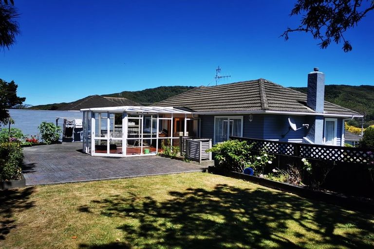 Photo of property in 9 Peel Place, Wainuiomata, Lower Hutt, 5014