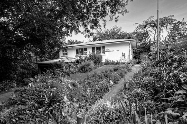 Photo of property in 1 High Road, Hawera, 4610