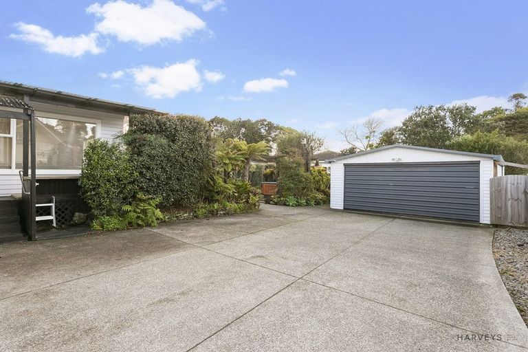 Photo of property in 45 Castleford Street, Green Bay, Auckland, 0604