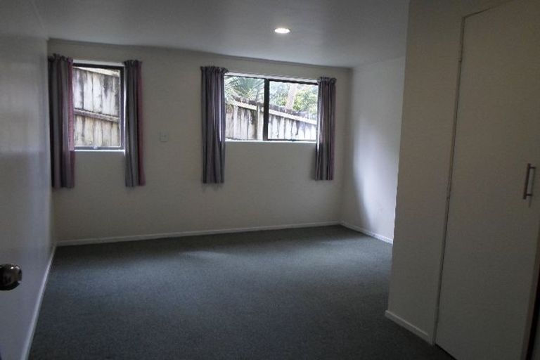 Photo of property in 1/7 Deverell Place, Northcross, Auckland, 0632