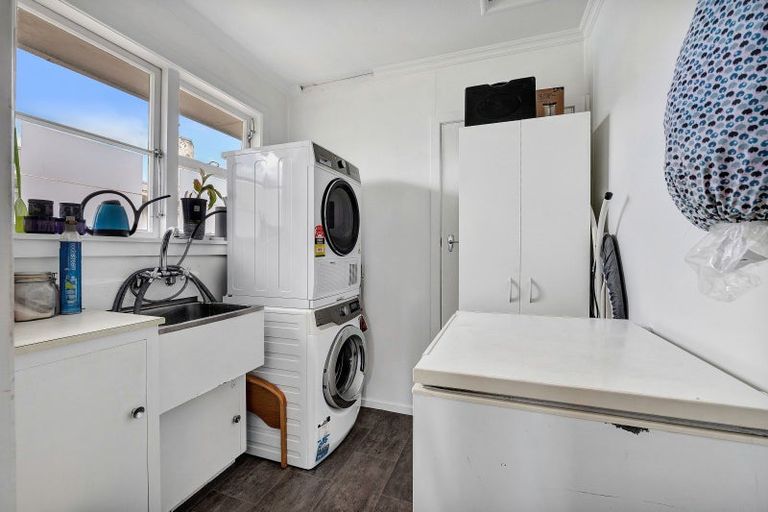 Photo of property in 100 Stanners Street, Eltham, 4322