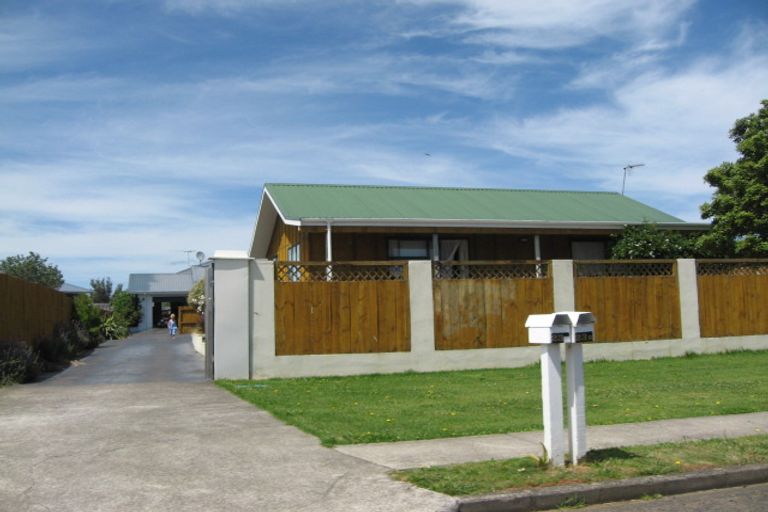 Photo of property in 23b Crispe Road, Clarks Beach, 2122