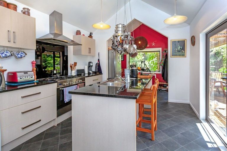 Photo of property in 2 Oxford Terrace, Coromandel, 3506