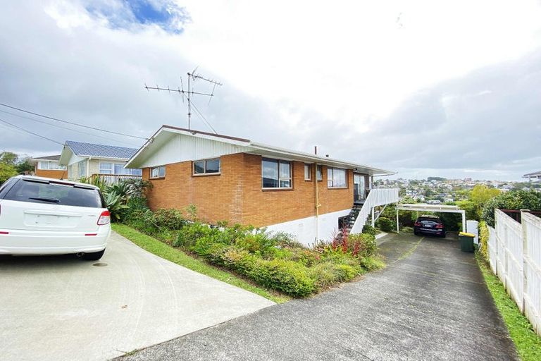 Photo of property in 46 Target Road, Totara Vale, Auckland, 0629