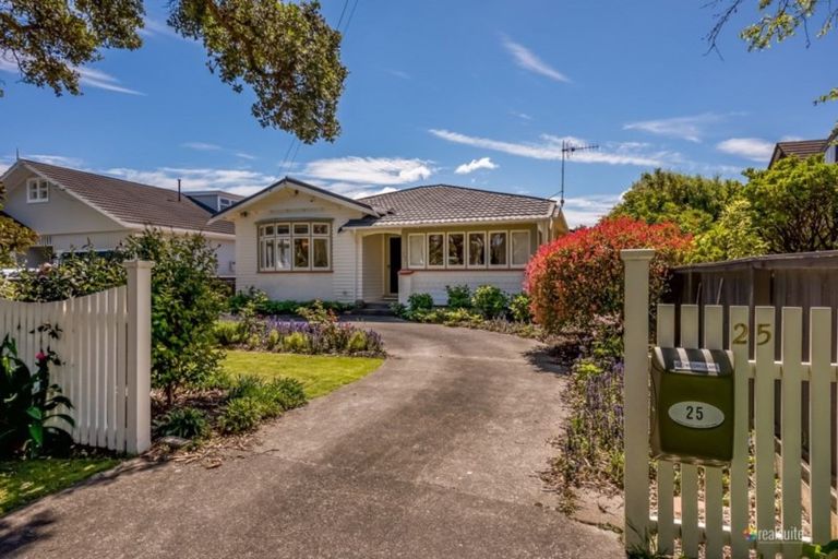 Photo of property in 25 Hinau Street, Woburn, Lower Hutt, 5010