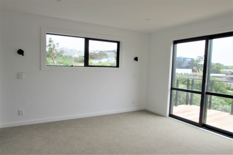 Photo of property in 84 Maupuia Road, Maupuia, Wellington, 6022