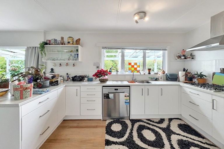 Photo of property in 2 Saint Leonard Street, Saint Johns Hill, Whanganui, 4501