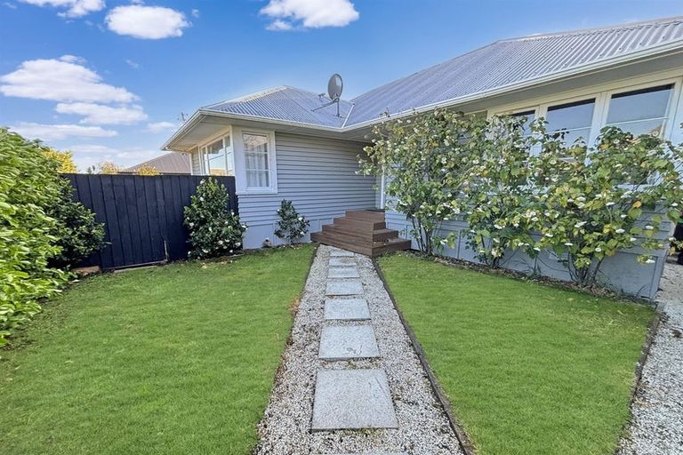 Photo of property in 2/7 Leonard Place, Saint Martins, Christchurch, 8022