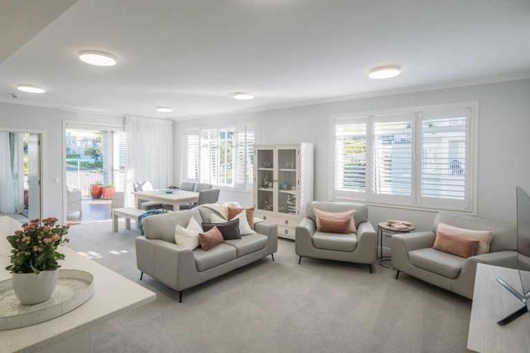 Photo of property in 74 Panorama Heights, Orewa, 0931