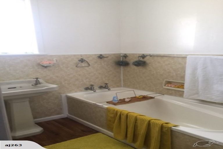 Photo of property in 2 Red Hill Road, Red Hill, Papakura, 2110