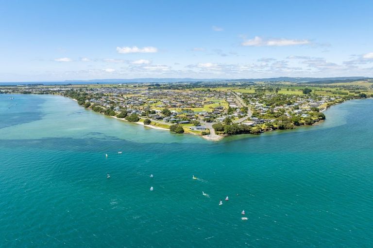 Photo of property in 24 Barbados Way, One Tree Point, 0118