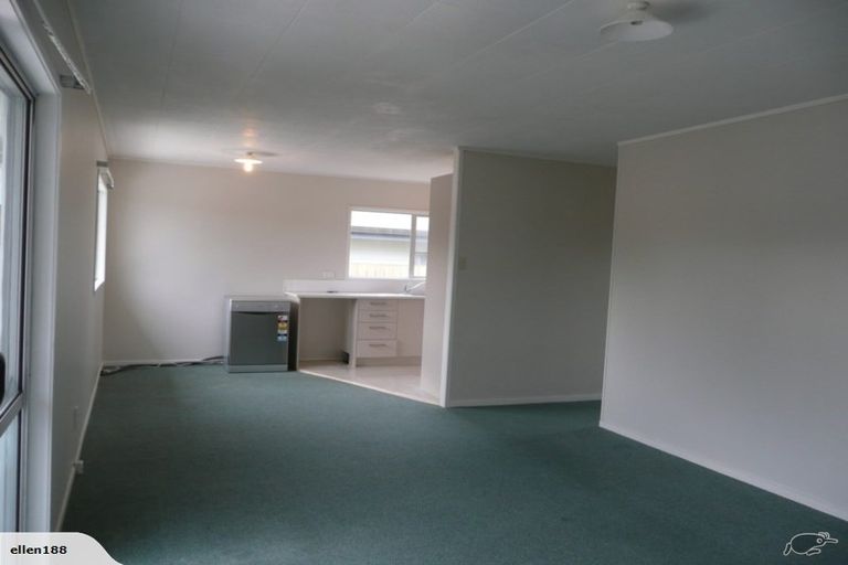 Photo of property in 9 Silverstone Place, Henderson, Auckland, 0612