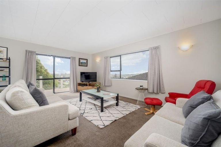 Photo of property in 19 Glenshee Place, Highland Park, Auckland, 2010